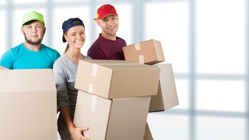 Practical moving truck help for Hanworth property relocations
