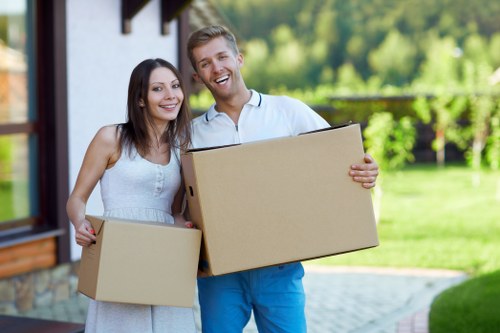 Household relocation support for flats and family homes in Hanworth